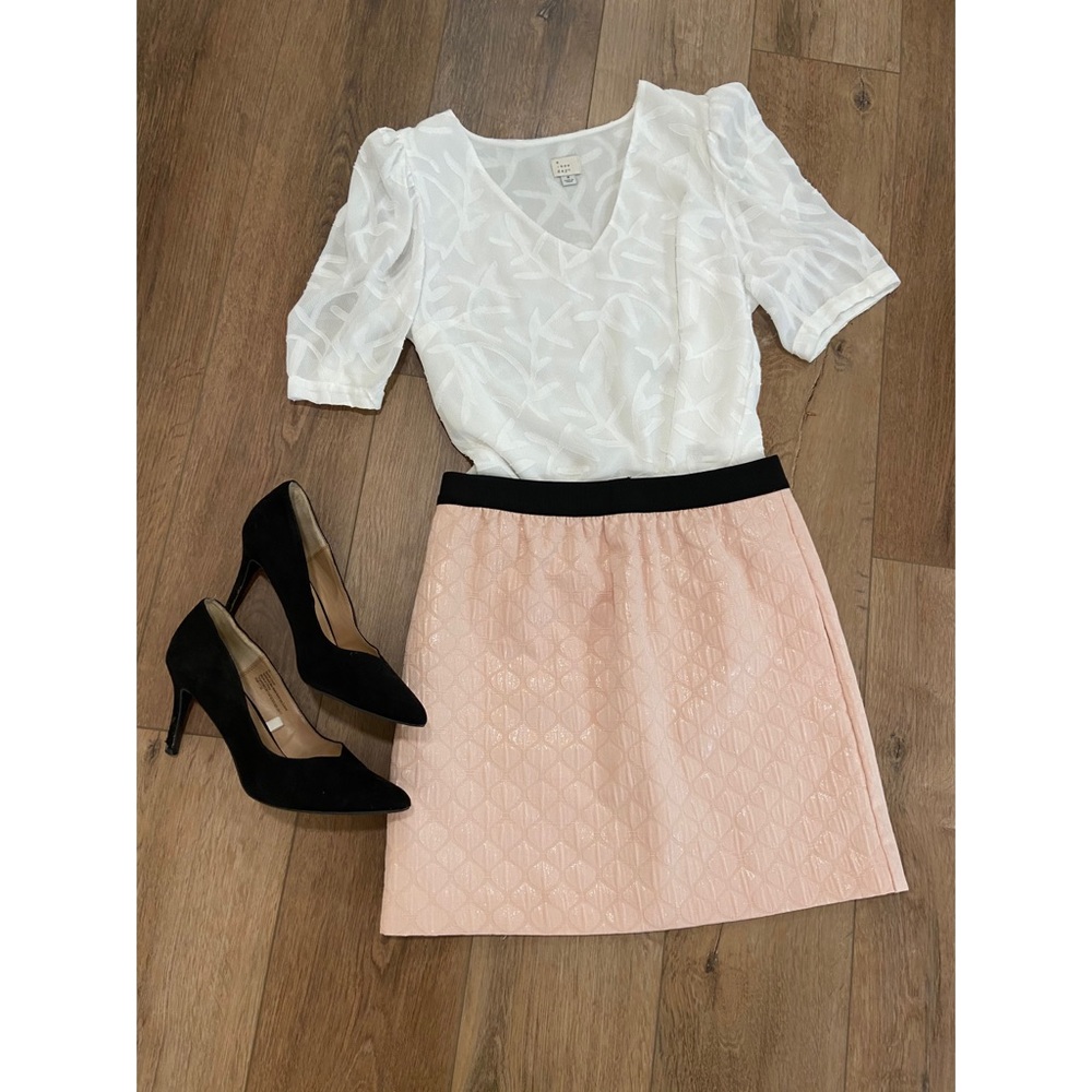 NWT The Loft blush jacquard mini skirt size 2